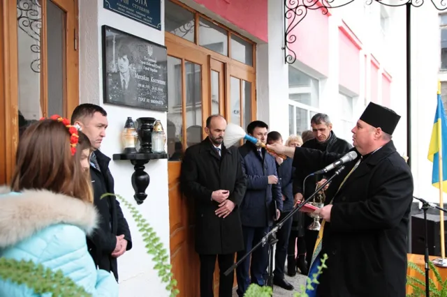 На Прикарпатті відкрили меморіальну дошку на честь Героя Небесної сотні — фото 3
