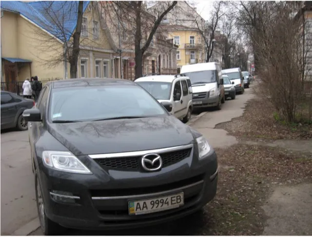 Франківські авторагулі перетворили вулицю Шевченка на безплатну парковку — фото 2