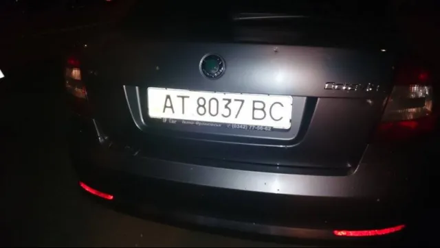 На Прикарпатті невідомі, під час святкування весілля, підірвали автомобіль депутата Івано-Франківської міської ради — фото 1