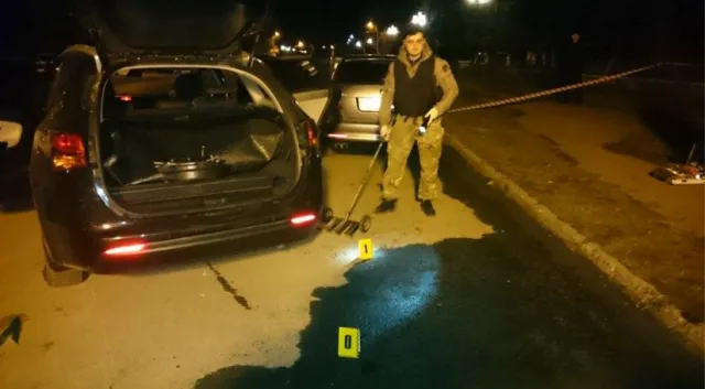 На Прикарпатті невідомі, під час святкування весілля, підірвали автомобіль депутата Івано-Франківської міської ради — фото 4