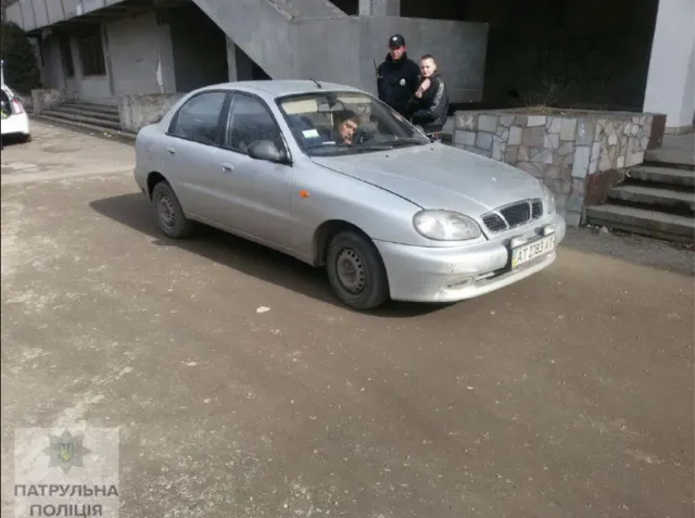 Франківські полісмени затримали п'яного водія машини, який їздив містом з чужими правами — фото 1