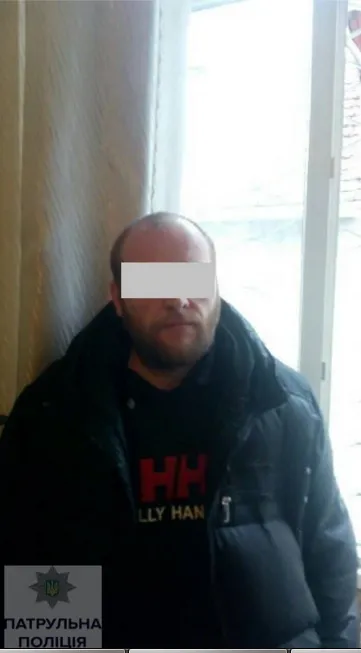 Поліцейські Івано-Франківська затримали підозрюваного у крадіжці ноутбука — фото 1