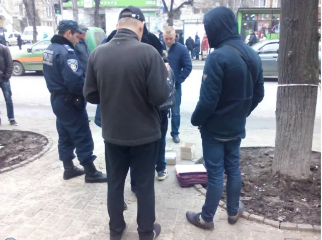 Франківські поліцейські на Вовчинецькій затримали п'яного озброєного «бійця» — фото 3