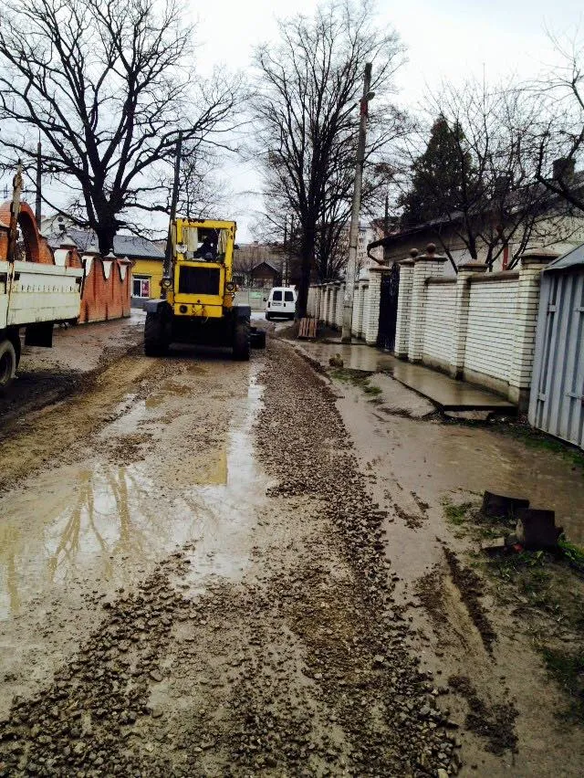 В Івано-Франківську комунальники взялись за ремонт двох вулиць — фото 1