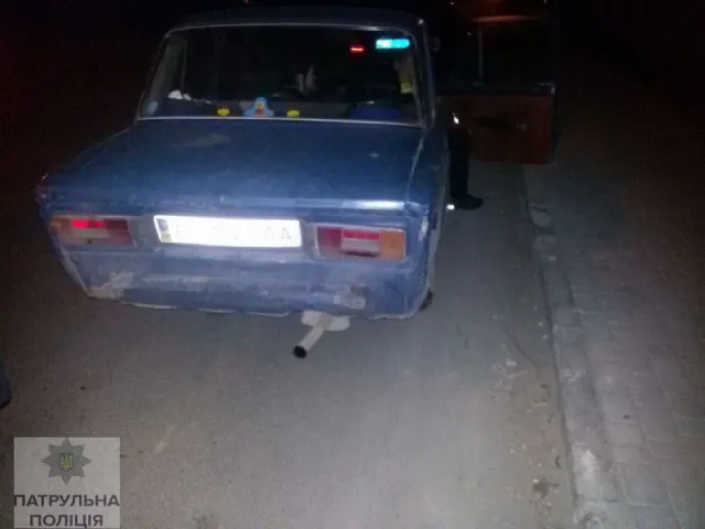 В Івано-Франківську патрульні поліцейські спіймали п'яного правоохоронця за кермом автомобіля — фото 2