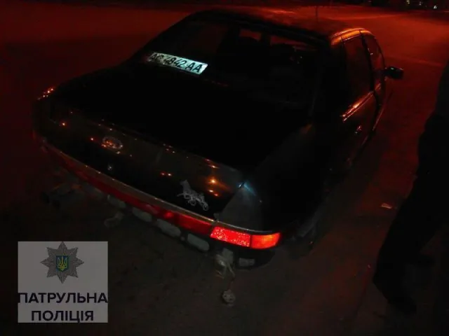 У Франківську поліція затримала п'яного водія, в якого в машині знайшли набої до автомата — фото 3