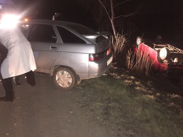 На Прикарпатті п'яний водій ВАЗу на великій швидкості врізався у Volkswagen, постраждало двоє людей — фото 3