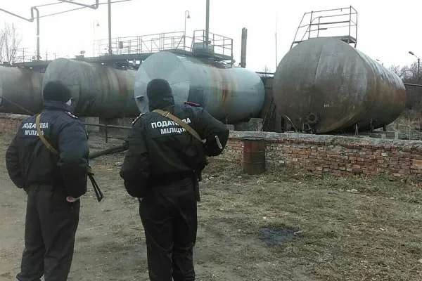 На Івано-Франківщині працівники СБУ ліквідували підпільний цех з виробництва палива — фото 1