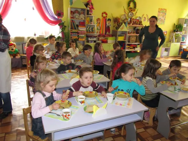 На Прикарпатті дошкільнят годують протермінованими продуктами — фото 7
