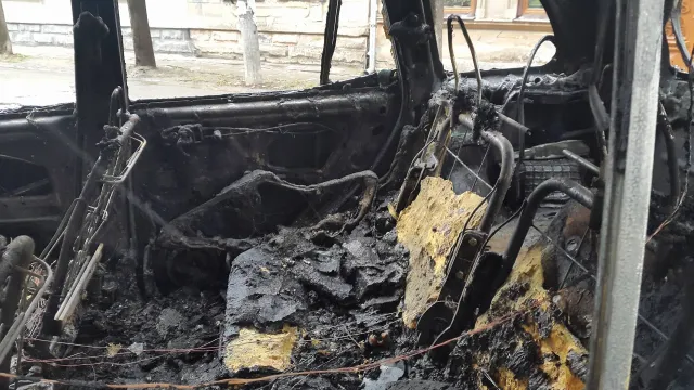 На одній із вулиць Івано-Франківська вщент згорів автомобіль — фото 1