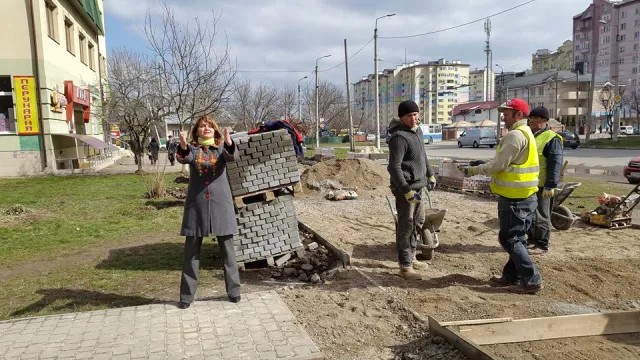 У Франківську продовжують облагороджувати одну із вулиць — фото 3
