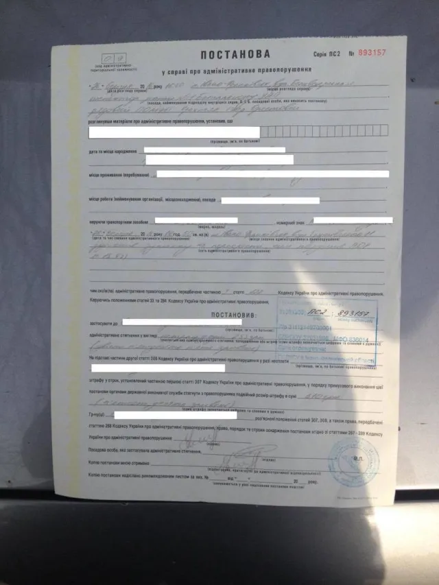 У Франківську чоловік зробив зауваження поліцейським, а ті у відповідь скрутили його наче злочинця? В поліції пояснили причини затримання та виклали відео — фото 2