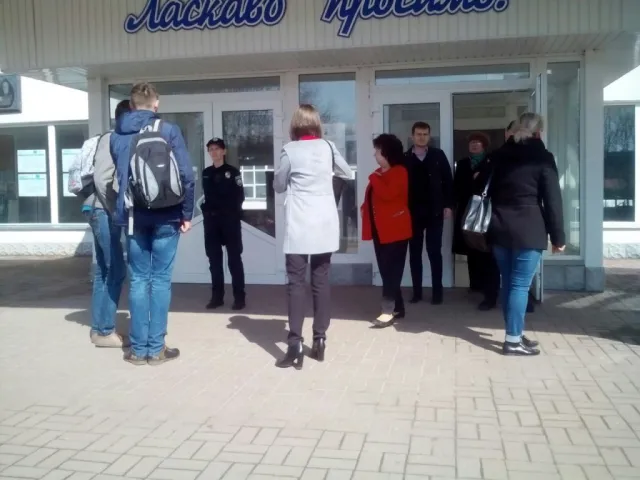 Знову «бомба»: у Франківську «замінували» університет та готель. В черговий раз замінування виявилися блефом — фото 1