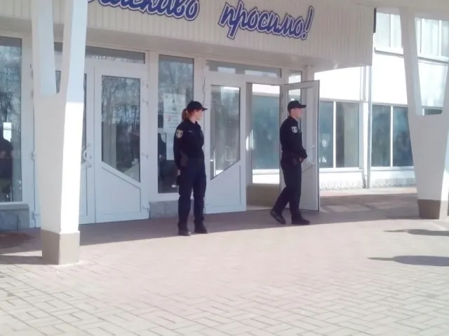 Знову «бомба»: у Франківську «замінували» університет та готель. В черговий раз замінування виявилися блефом — фото 3