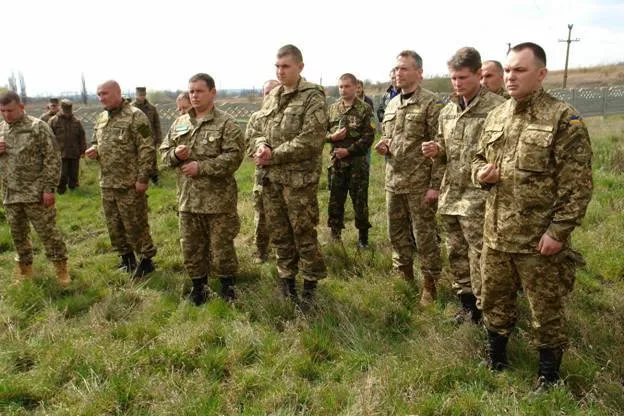 В зоні АТО загинув 50-річний прикарпатець Петро Ковалишин. У рідному селі попрощались із Героєм — фото 14