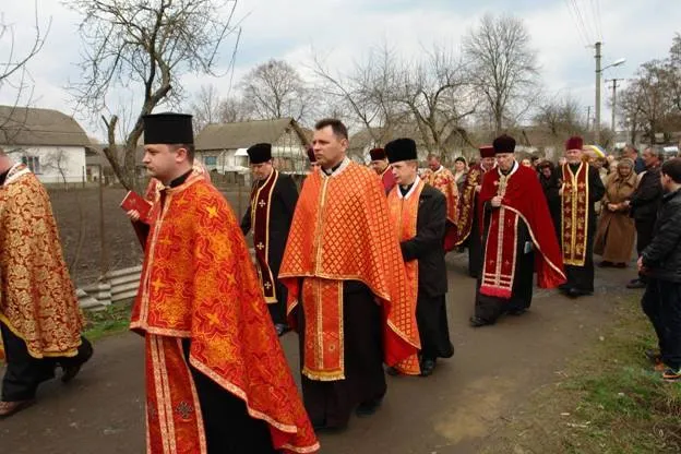 В зоні АТО загинув 50-річний прикарпатець Петро Ковалишин. У рідному селі попрощались із Героєм — фото 4