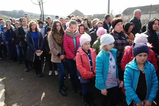 В зоні АТО загинув 50-річний прикарпатець Петро Ковалишин. У рідному селі попрощались із Героєм — фото 6