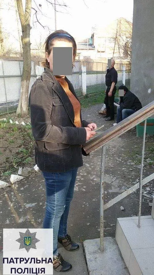 На франківському вокзалі п'ятеро осіб жорстоко побили чоловіка. Поліція затримала зловмисників — фото 3