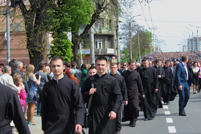 У неділю тисячі франківчан вийшли на загальноміську Хресну Дорогу — фото 14