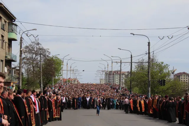 У неділю тисячі франківчан вийшли на загальноміську Хресну Дорогу — фото 16