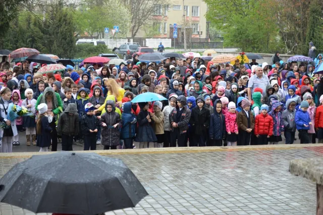 В пам'ять про героїв: у франківській школі відкрили пам'ятні дошки Андрію Прошаку та Сергію Харенку — фото 10