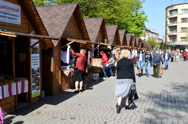 У Франківську стартував передвеликодній фестиваль — фото 17