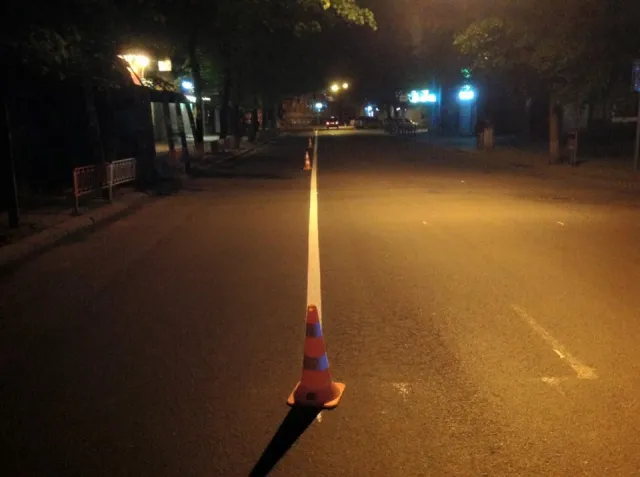 На вулиці Січових Стрільців наносять розмітку з окремою смугою для маршруток — фото 2