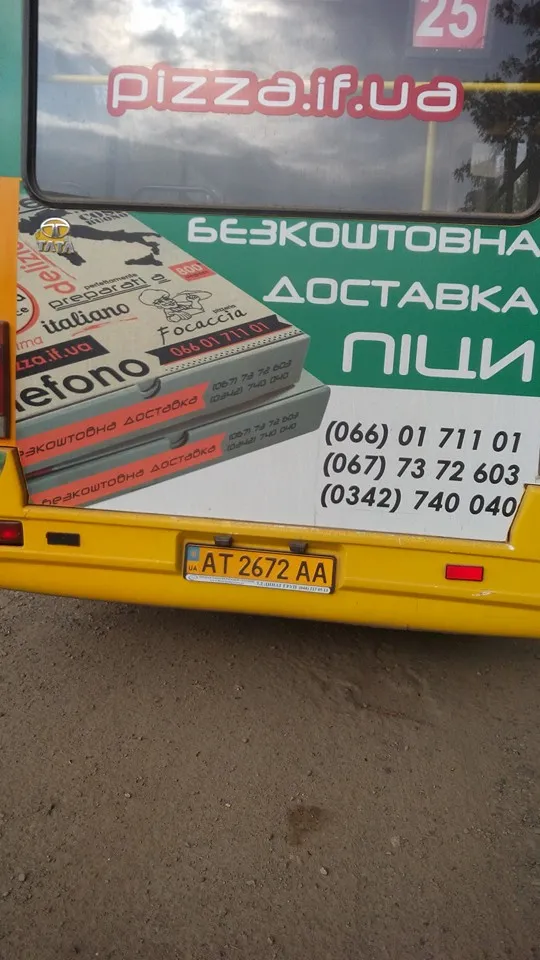 Водій маршрутки відмовився перевозити пенсіонера-інваліда, та ледь не покалічив його дверима автобуса — фото 1