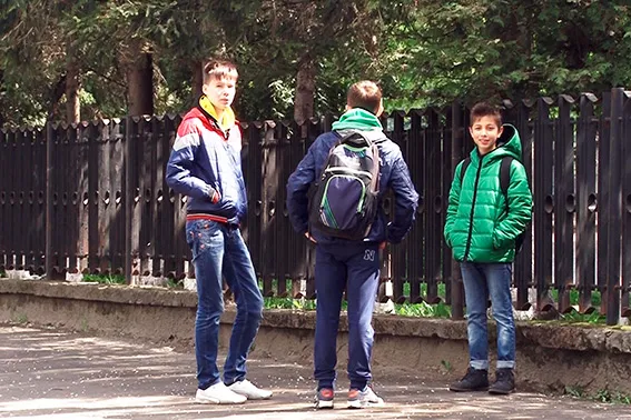 У Франківську восьмикласник погрожував підірвати школу. За лжемінування покарають матір хлопчика. З'явилося відео пошуків бомби у школі — фото 4