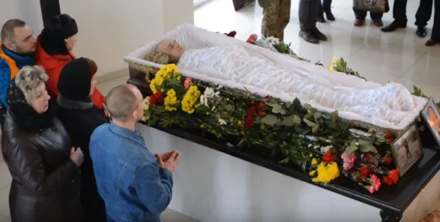 У Франківську відслужили панахиду за загиблим бійцем Андрієм Бистровим. Героя провели в останню путь — фото 3