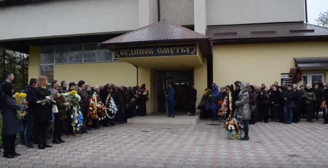У Франківську відслужили панахиду за загиблим бійцем Андрієм Бистровим. Героя провели в останню путь — фото 4