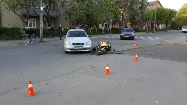 У Франківську в ДТП потрапив іноземець та франківець, першого госпіталізували до лікарні — фото 1