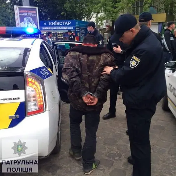 Масова бійка на центральному вокзалі Івано-Франківська — фото 1