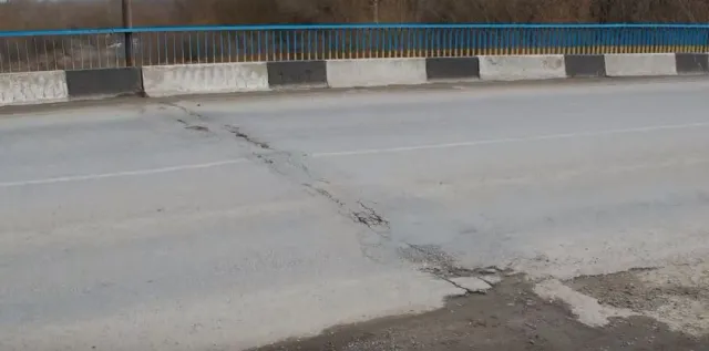 На Прикарпатті мешканці Заболотова скаржаться, що сільський голова дає можливість тоннами вивозити гравій та пісок — фото 5