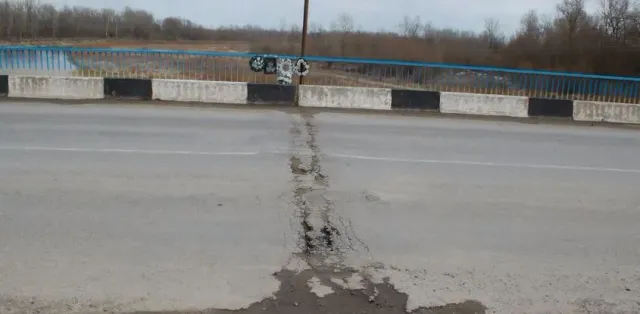 На Прикарпатті мешканці Заболотова скаржаться, що сільський голова дає можливість тоннами вивозити гравій та пісок — фото 6