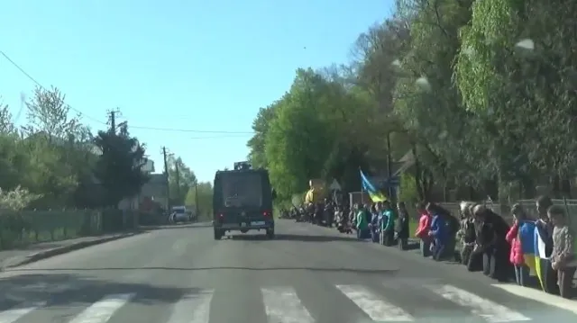 У зоні АТО під час мінометного обстрілу загинув прикарпатець: 45-річний Михайло Креховецький. Долинщина попрощались із загиблим бійцем — фото 3
