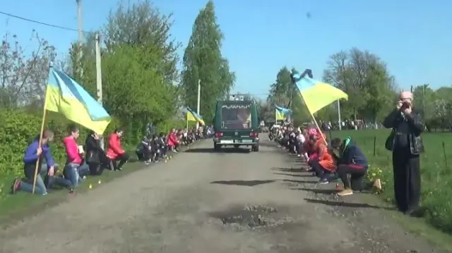У зоні АТО під час мінометного обстрілу загинув прикарпатець: 45-річний Михайло Креховецький. Долинщина попрощались із загиблим бійцем — фото 4