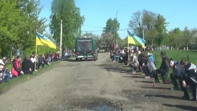 У зоні АТО під час мінометного обстрілу загинув прикарпатець: 45-річний Михайло Креховецький. Долинщина попрощались із загиблим бійцем — фото 5