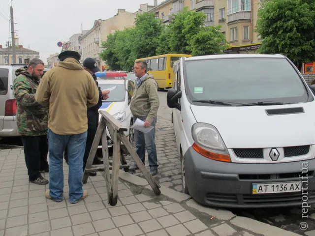 Франківські активісти виявили водіїв, які нелегально перевозять пасажирів — фото 2