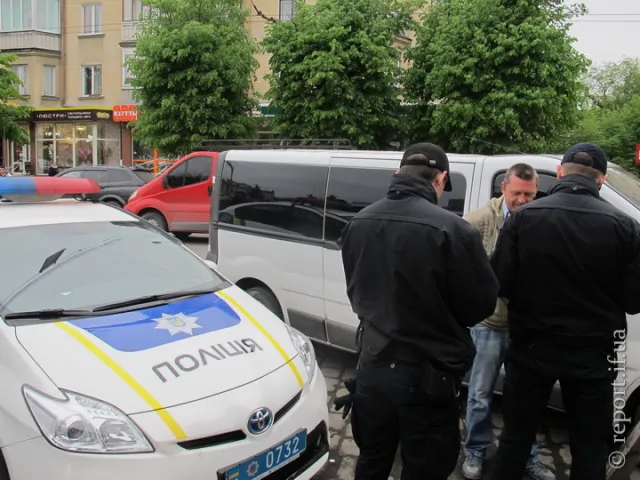 Франківські активісти виявили водіїв, які нелегально перевозять пасажирів — фото 3