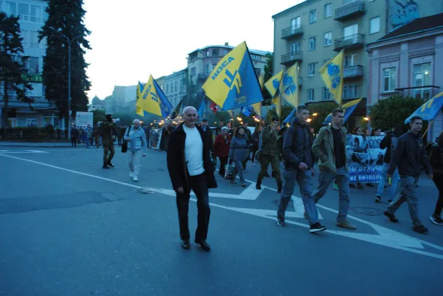 «Азов» влаштував смолоскипну ходу центром Франківська — фото 14