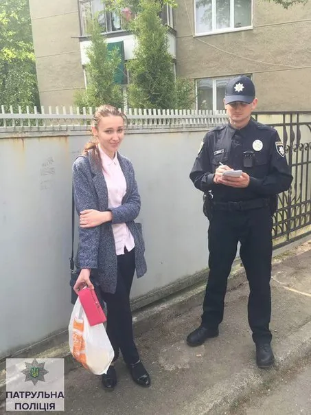 У Івано-Франківську перехожі затримали чоловіка, який обікрав дівчину у маршрутці — фото 1