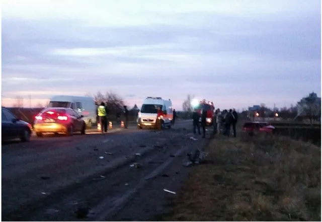 Неподалік Івано-Франківська смертельне ДТП: двоє людей загинули, 3-річний хлопчик та його матір потрапили в лікарню. Водію загрожує до 10 років позбавлення волі — фото 7