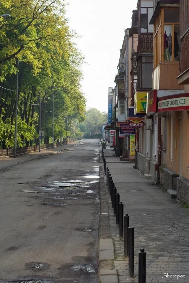 «Таким Франківськом хочеться гуляти», - фотографи показали безлюдні вулиці міста — фото 31