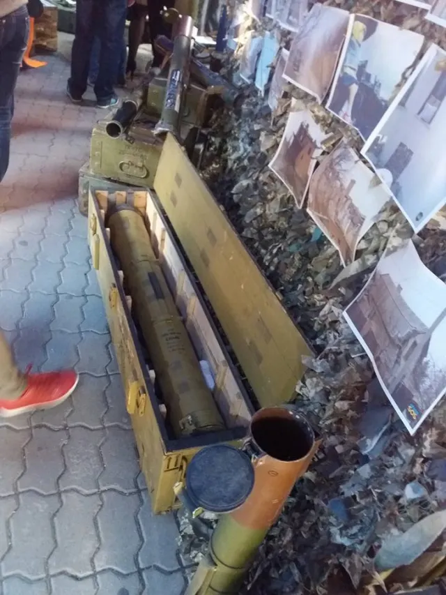 На Вічевому майдані відкрилася виставка зброї з зони АТО — фото 6