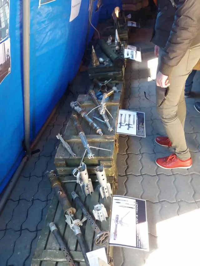 На Вічевому майдані відкрилася виставка зброї з зони АТО — фото 11