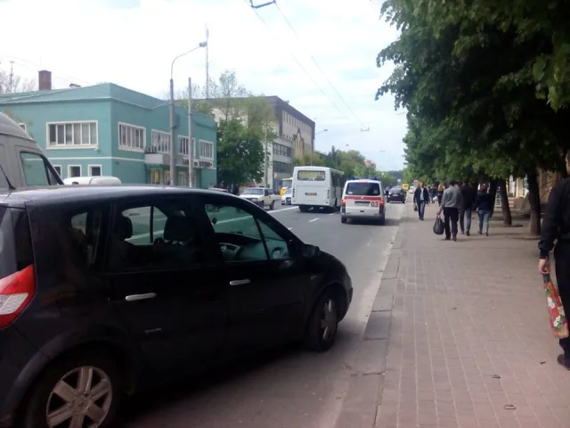 На Галицькій автівка збила школяра, який перебігав дорогу у забороненому місці — фото 2