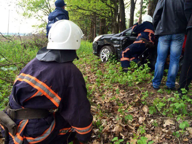 Масштабна аварія на Тисменицькій трасі: водія госпіталізували з травмами хребта — фото 5