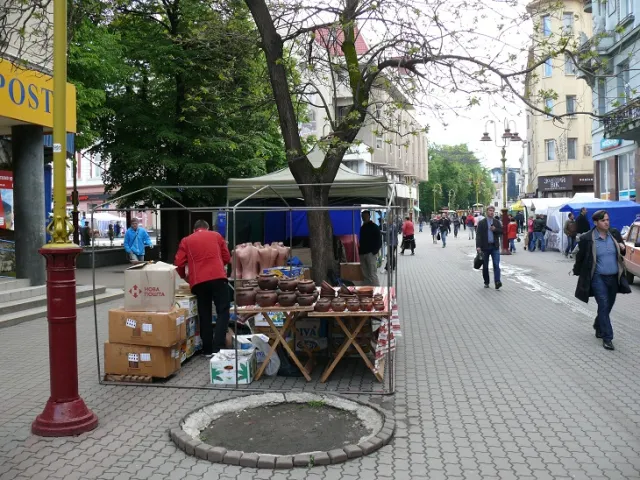 Центр Франківська перетворюється на базар — фото 4