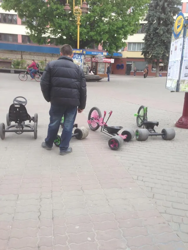 «Каченятам» заборонили «працювати» на Вічевому майдані — фото 1
